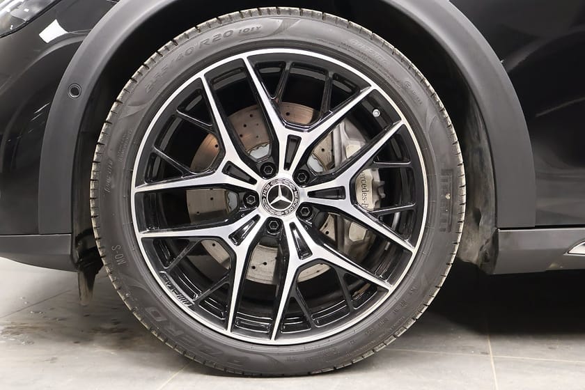 Bild 3 av Mercedes-Benz E 300 d e 4MATIC All-Terrain de BURMESTER DRAG LED MOMS