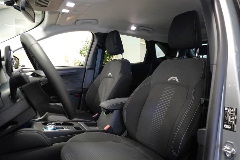 Bild 5 av Ford Kuga Plug-In Hybrid Active 2.5 FWD 243hk CVT Inkl. Vinterpaket Dragkrok