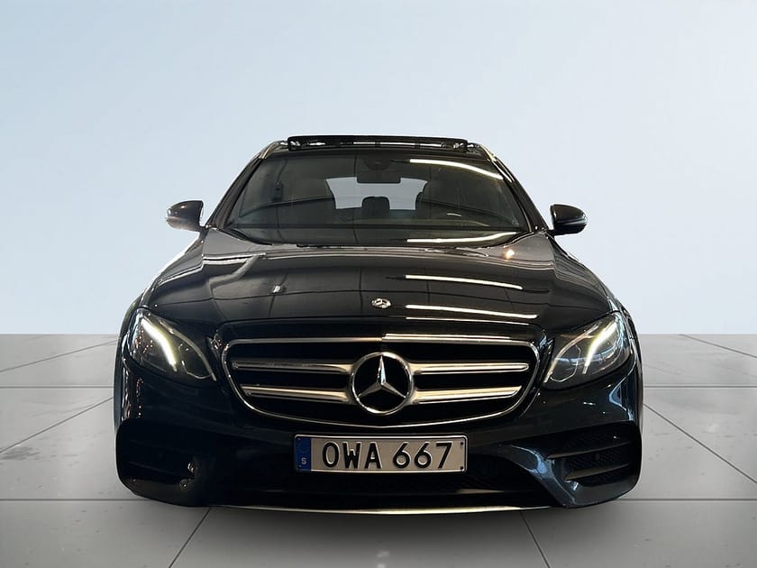 Bild 2 av Mercedes-Benz E 220 T d 4MATIC 9G AMG Line Pano/360/Värmare/Drag/Navi