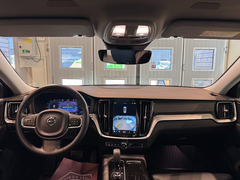 Bild 5 av Volvo V60 Recharge T6 AWD Core Bright Drag Gps H/K Läder 360kam