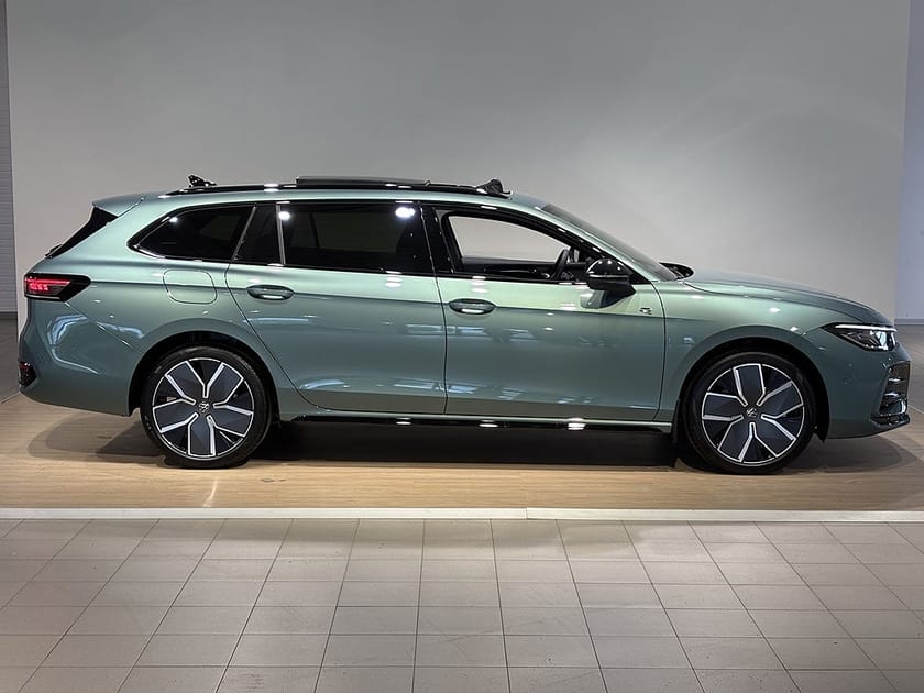 Bild 3 av Volkswagen Passat Variant eHybrid e-Hybrid 272hk DSG6 R-LINE / LAGERBIL