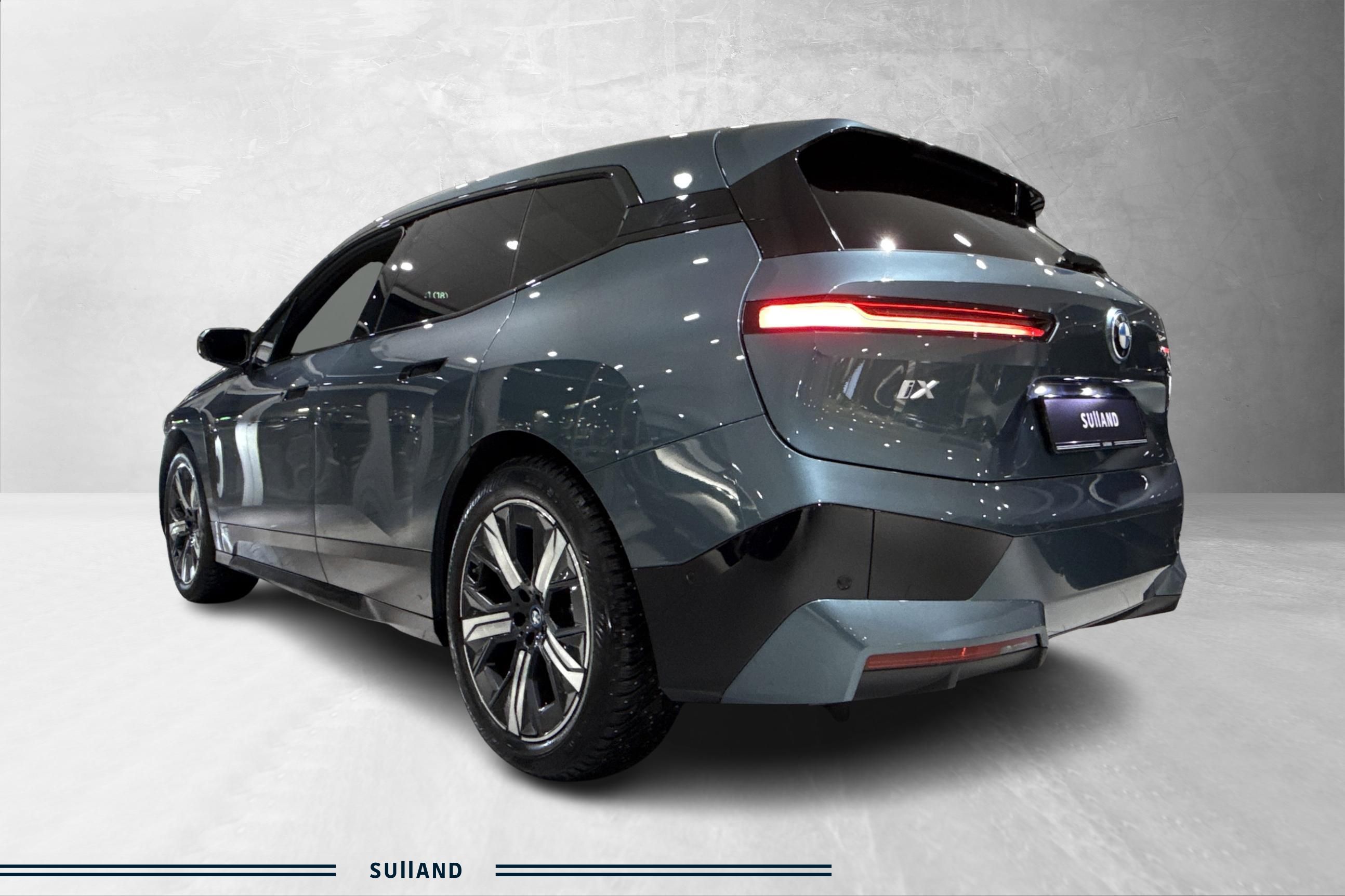 Thumnail bilde 2 av BMW iX xDrive40