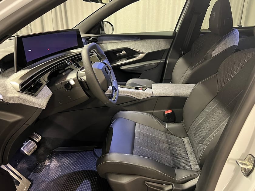 Bild 5 av Peugeot 5008 Hybrid 145 GT AUT 7-Sits Dragkrok Vinterhjul Demobil