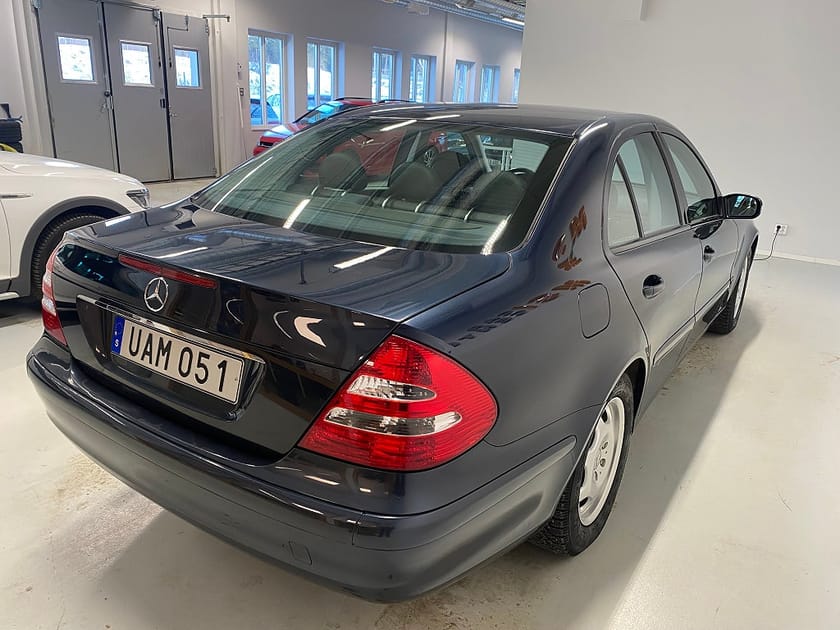 Bild 4 av Mercedes-Benz E 240 5G-Tronic Nyservad 1 ägare