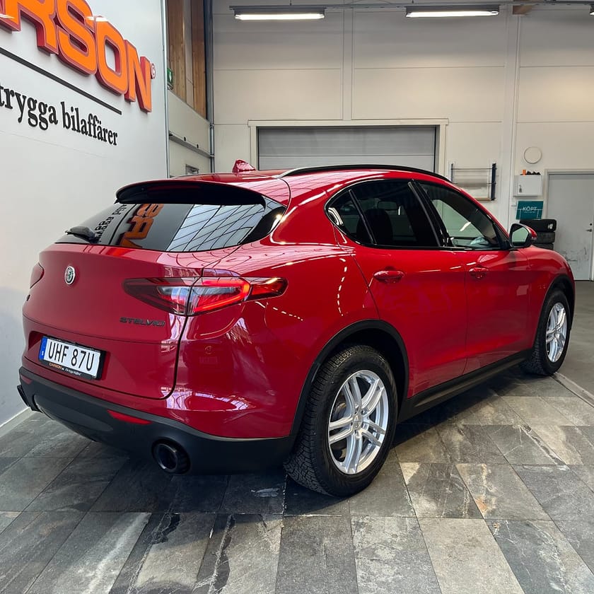 Bild 4 av Alfa Romeo Stelvio 2.0 Turbo 16V Q4 Navi Rattvärme Backkamera