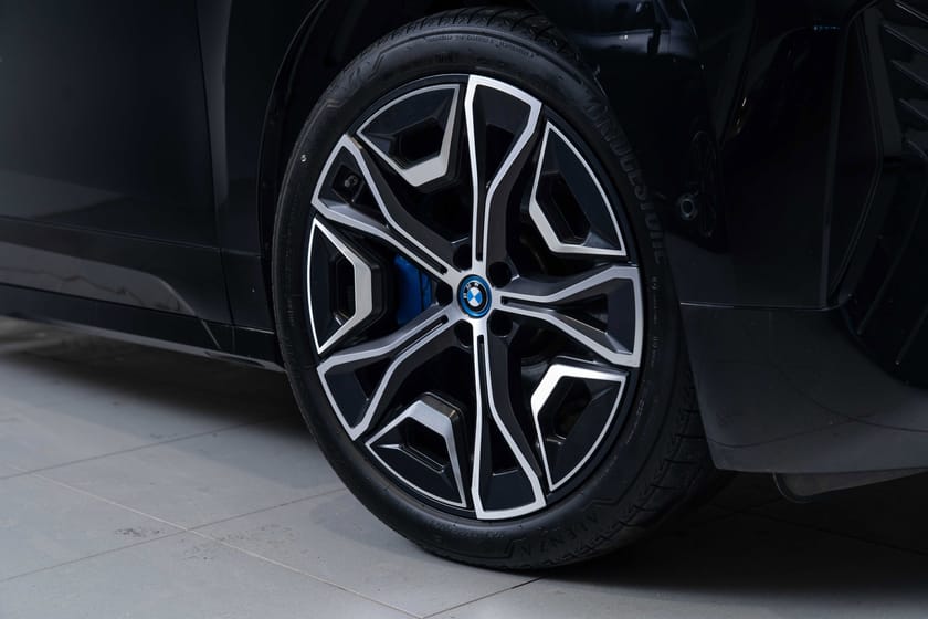 Bilde 3 av BMW iX xDrive40 Fully Charged Sportspakke Krok Pano A.Cruise