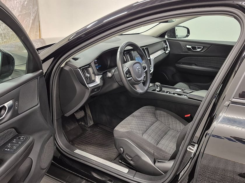 Bild 2 av Volvo V60 Cross Country B4 MILDHYBRID Core AWD 197HK 4x4