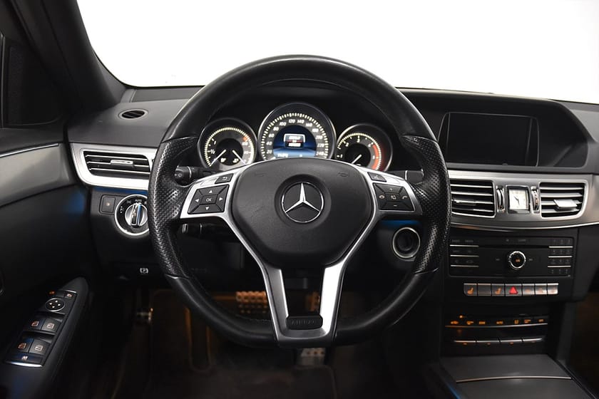 Bild 2 av Mercedes-Benz E 220 T BlueTEC AMG-Line Night Navi Dragkrok 170hk