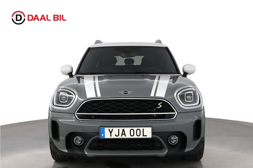 Bild 2 av MINI Countryman Cooper SE ALL4 10 kWh 220HK MAXIMIZE PANO H/K® B-KAMERA