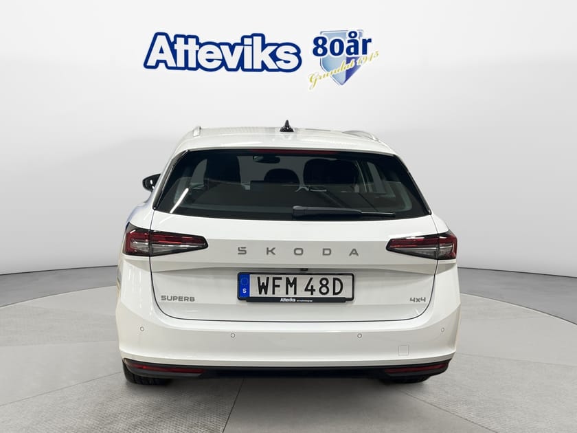 Bild 4 av Škoda Superb Kombi 193 hk TDI Backkamera/Adaptiv Farthållare/Drag