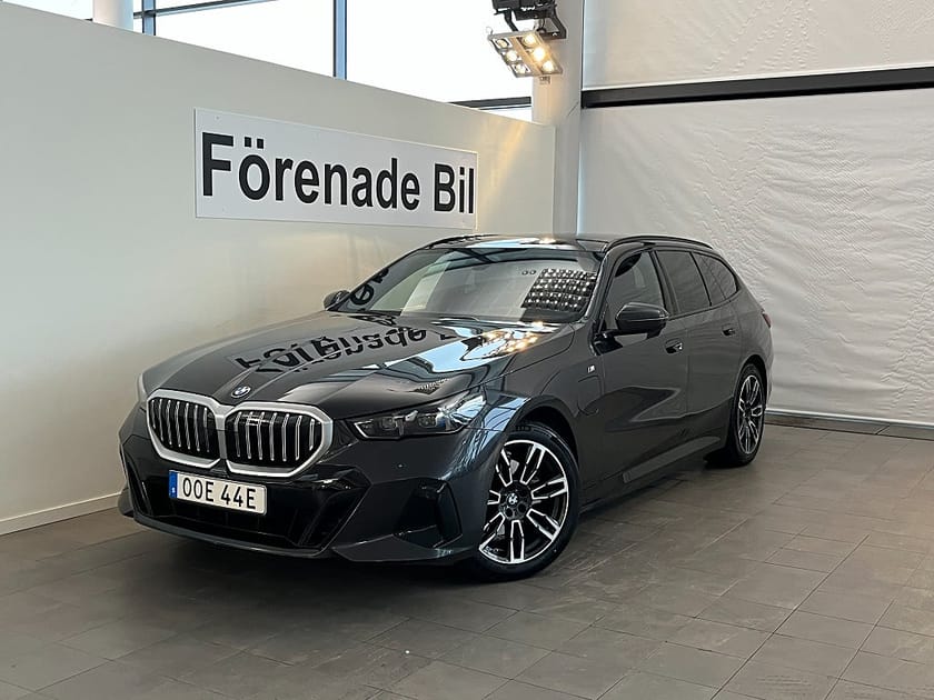 Bild 1 av BMW 530e xDrive Touring 4,95 ränta M Sport H/K Drag Panorama