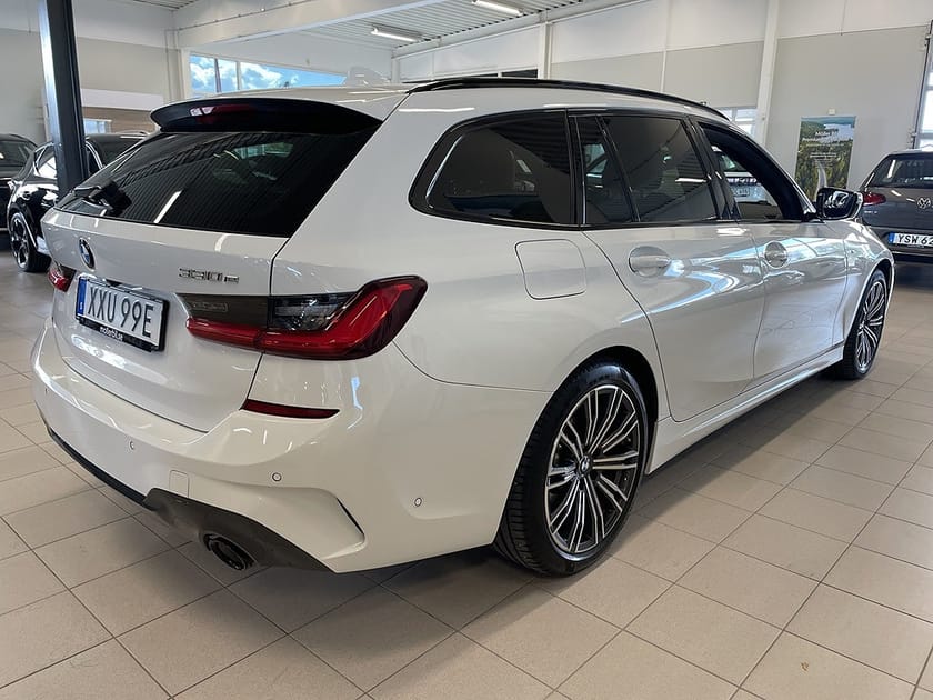 Bild 4 av BMW 330e Touring 292HK M-sport / Drag / Navigation
