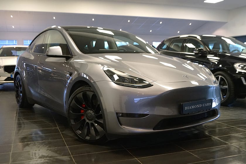 Bild 1 av Tesla Model Y Performance Dual Motor MOMS Drag Vinterdäck