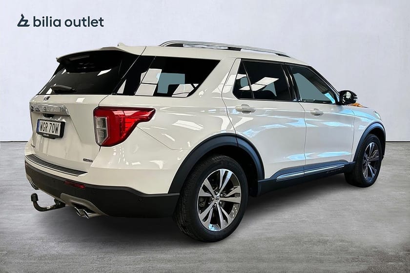 Bild 4 av Ford Explorer Plug-In Hybrid Platinum 7-sits Pano Drag 360°kam Skinn