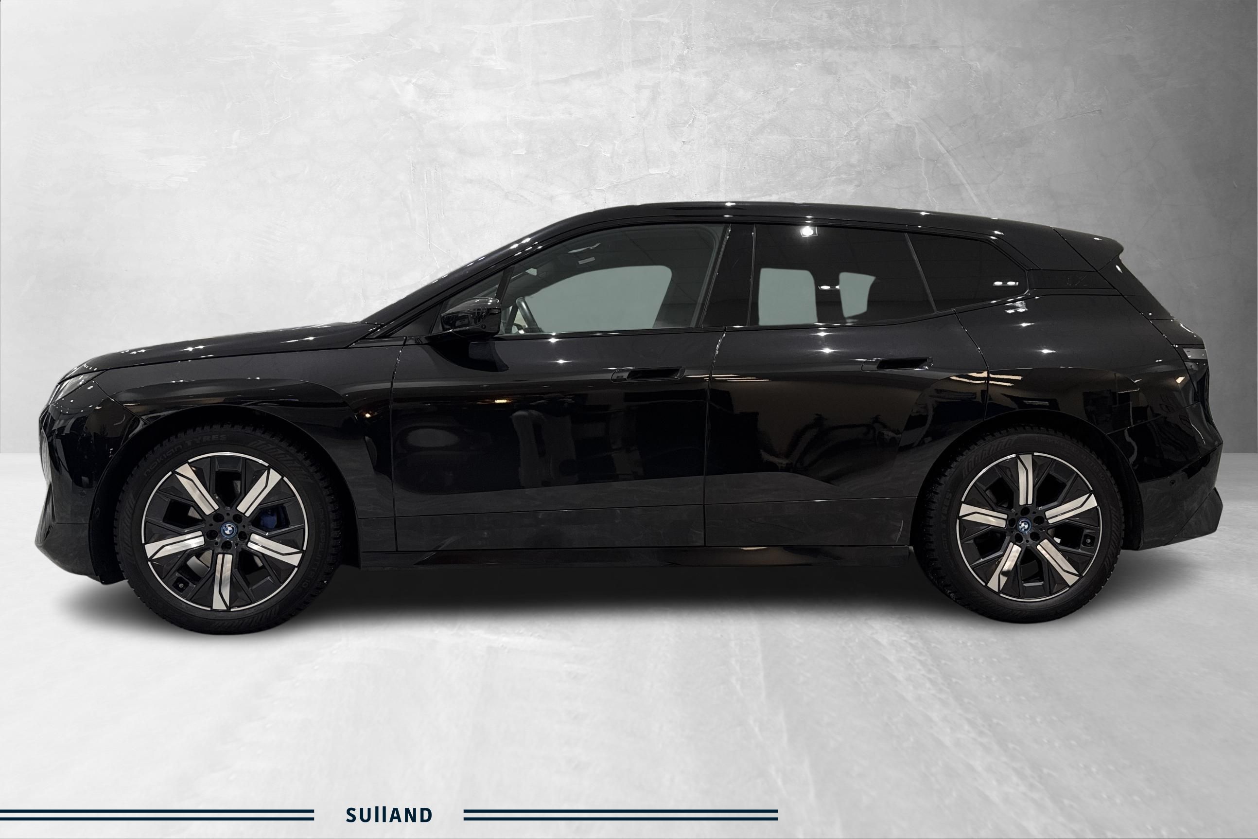 Thumnail bilde 1 av BMW iX xDrive40