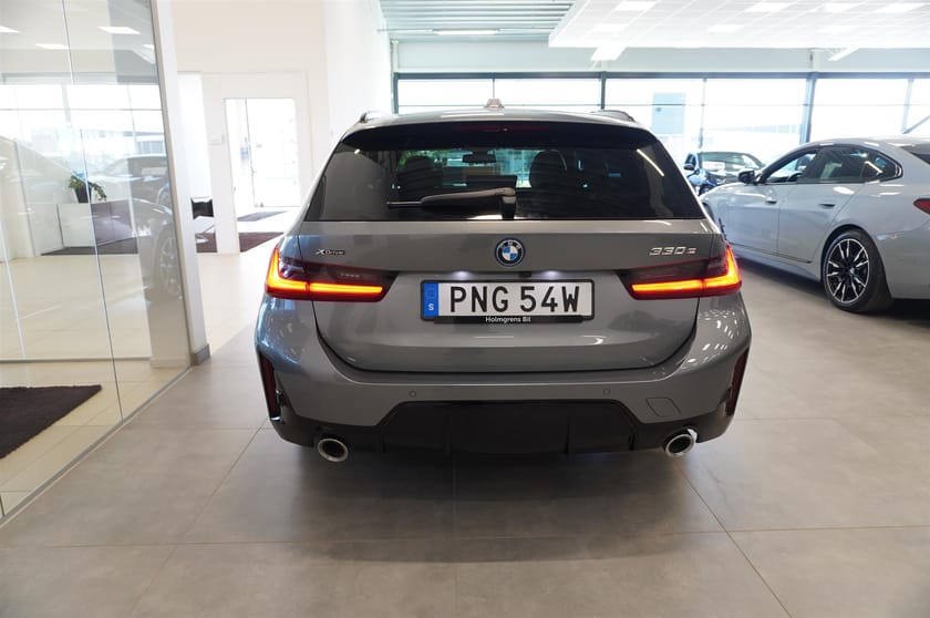 Bild 4 av BMW 330e xDrive Touring M-Sport Navi Adaptiv F HiFi Backkamera Rattvärme 19