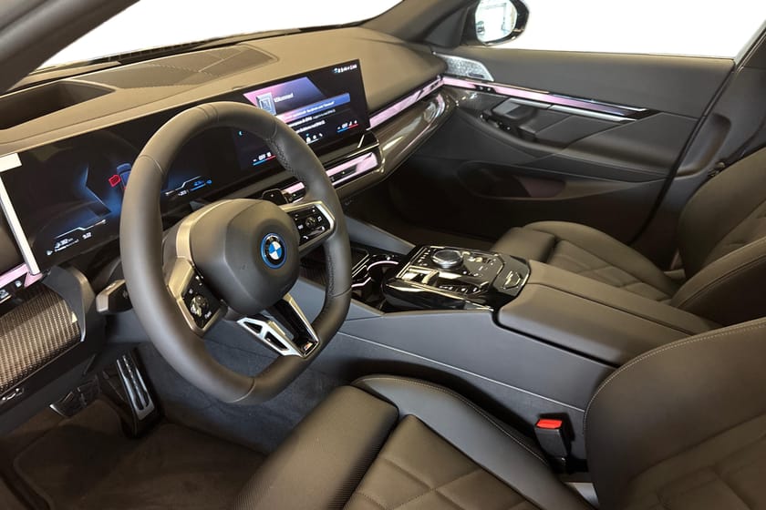 Bild 3 av BMW 530e xDrive Touring |M Sport  PRO| Adaptiv Led | Aktiv fart|
