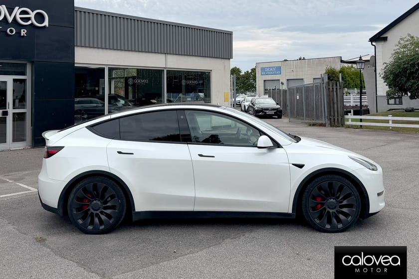 Bild 2 av Tesla Model Y Performance 534hk AWD - Drag, Vinterhjul, 21-tum