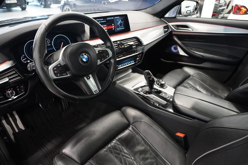 Bild 2 av BMW 540i xDrive Touring M-Sport Navi Innovation Komfortstol DAP B W