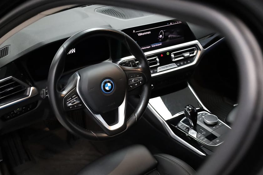 Bild 5 av BMW 330e Touring Sport line | Navi | Dragkrok | Backkamera |