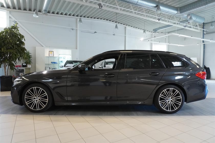 Bild 3 av BMW 530d xDrive Touring M-Sport Innovation HUD H K Fartpilot DAP Drag 265hk