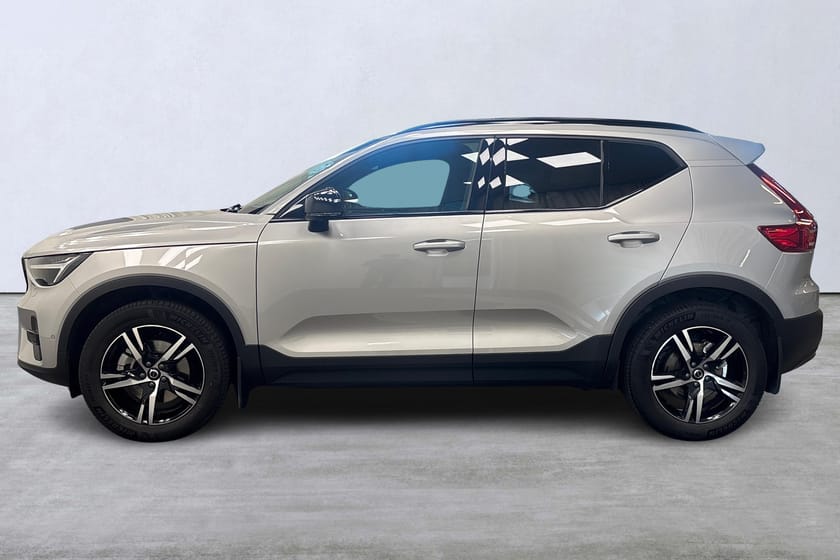 Bild 2 av Volvo XC40 B3 FWD Bensin Plus Dark