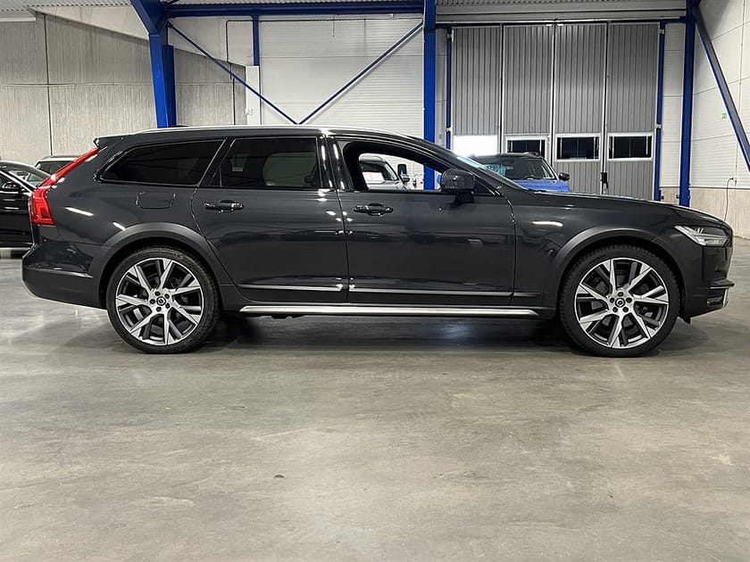Bild 2 av Volvo V90 Cross Country D5 AWD 235 HK / Leasebar / Advanced / 360 / Drag /