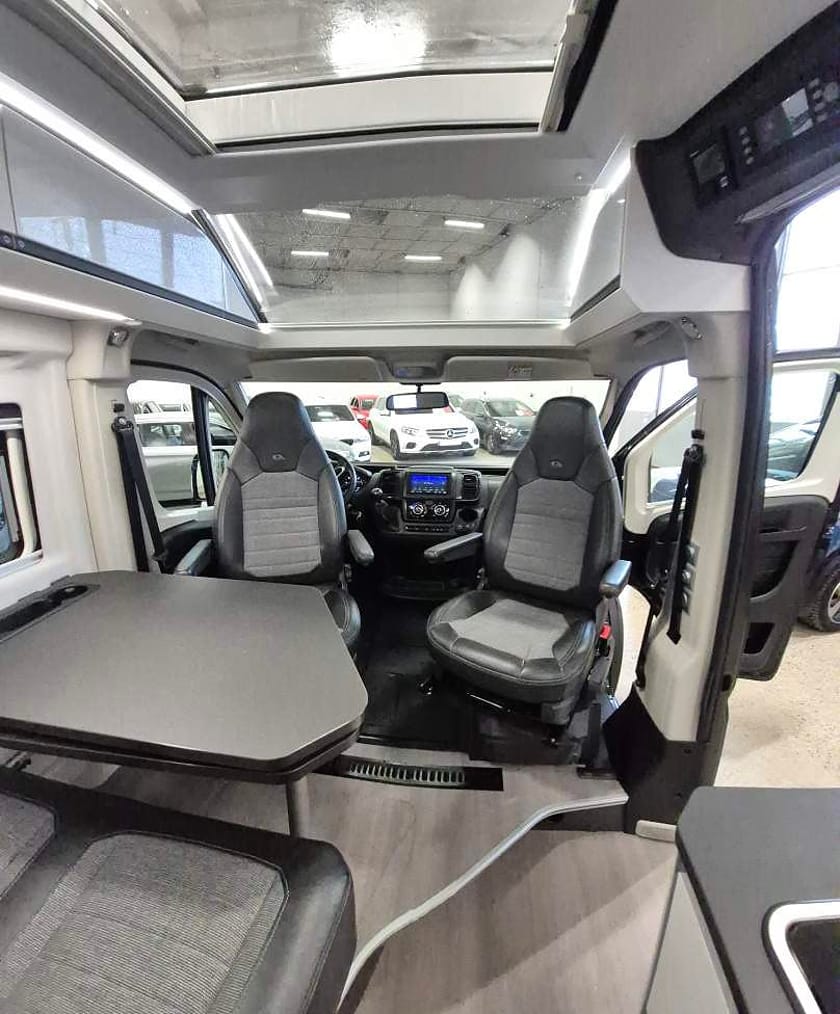 Bild 5 av Adria Mobil Twin 600 SUPREME SPB Plåtis Markis Drag 6 meter B-Kort Backkamer