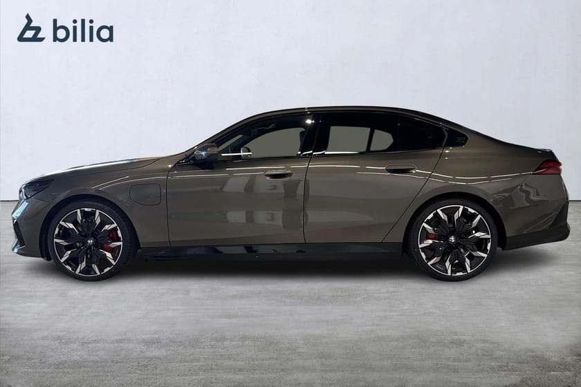Bild 3 av BMW 550e xDrive Sedan M-sport Pro | DEMO | Panorama | B&W | Drag