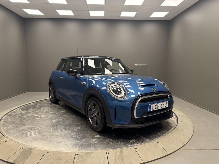 Bild 4 av MINI Cooper SE / Essential / Driving Assistant / Vinterhjul