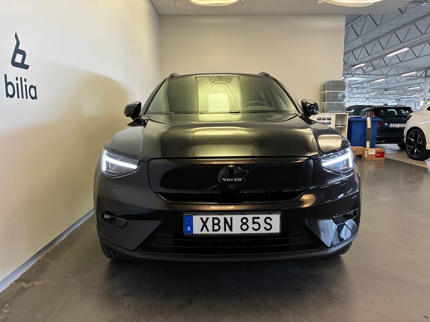 Bild 2 av Volvo EX40 Twin Motor Performance UltraBlackSE / 360 Kamera / Panoramatak / BLIS / Harman/Kardon /
