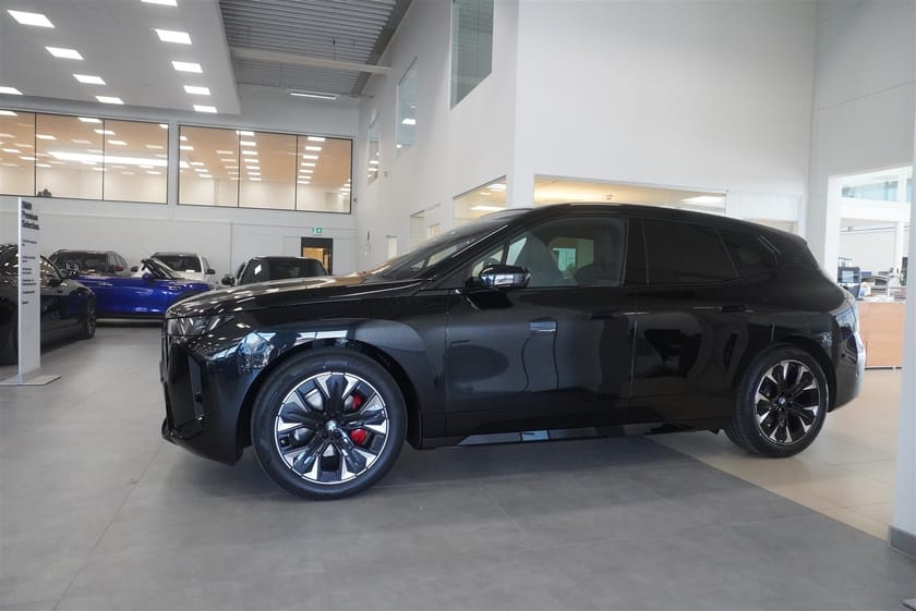 Bild 3 av BMW iX xDrive60 Fully Charged M Sport Pro Ed Drag DA Pro H K