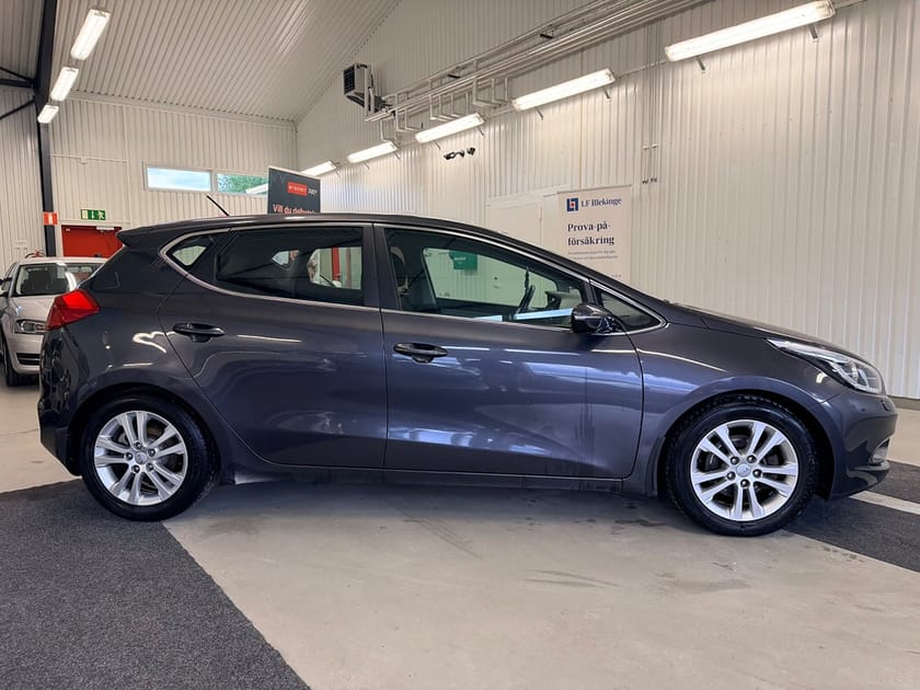 Bild 4 av Kia cee'd cee´d 1.6 CRDi Manuell, 128hk EX Comfort * Välskött *