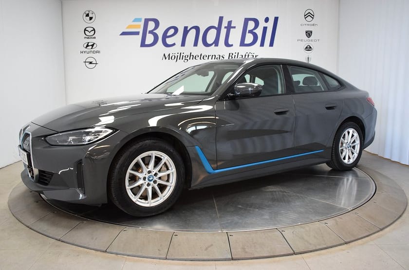 Bild 4 av BMW i4 eDrive40 Gran Coupé Adaptiv Farth. | Glastak | Dragk | El-stolar