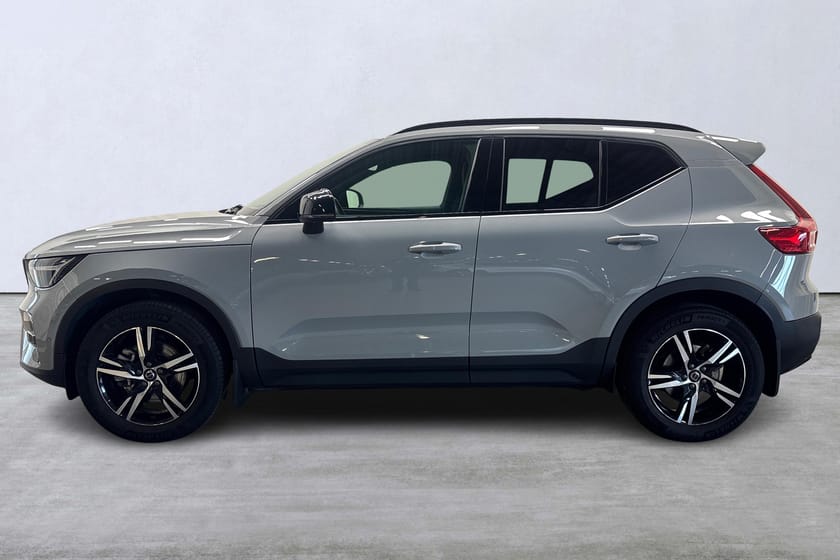Bild 2 av Volvo XC40 B3 FWD Bensin Plus Dark