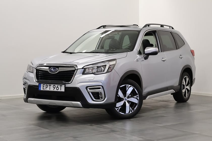 Bild 1 av Subaru Forester e-Boxer Summit Taklucka H/K V-Hjul Drag M-Värm