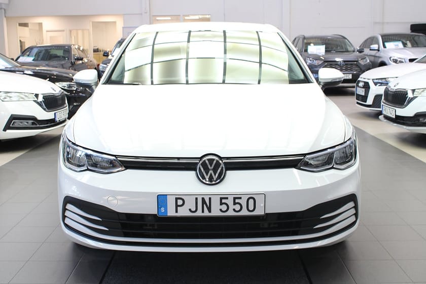 Bild 2 av Volkswagen Golf 1.0 eTSI OPF Base Cockpit/Navi