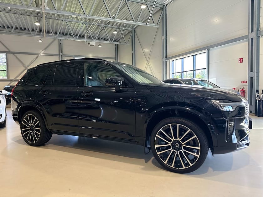 Bild 1 av Volvo XC90 T8 Plug-In Hybrid AWD Geartronic Ultra Dark / Drag