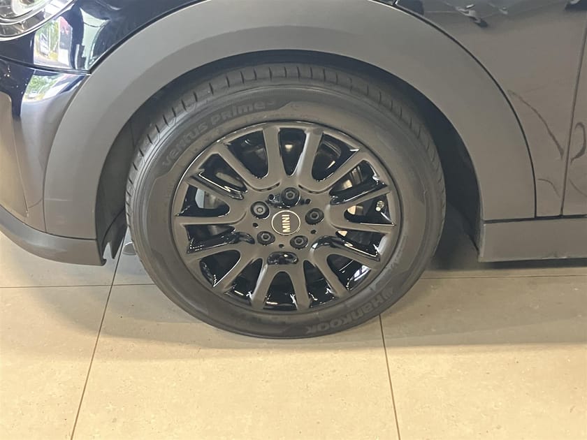 Bild 4 av MINI Cooper 5dr Experience Navi Keyless Kamera LED Sportstolar Connected