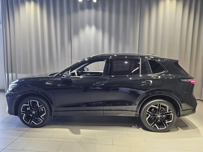 Bild 2 av Volkswagen Tiguan eHybrid R-Line E-Hybrid 272HK Black SWE Edition