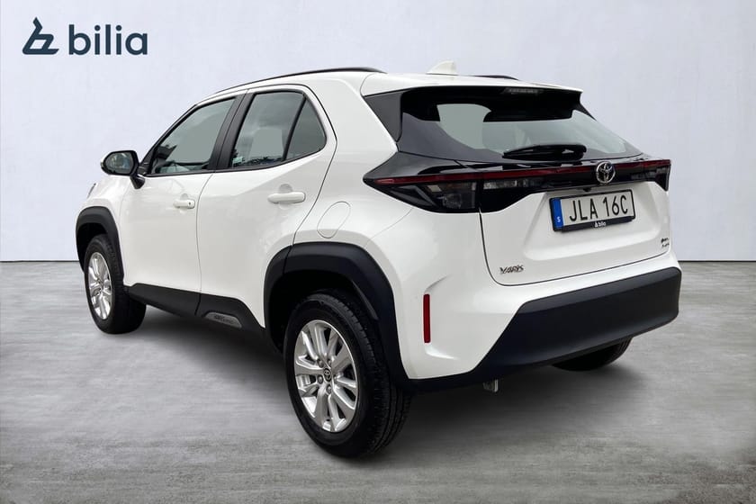 Bild 3 av Toyota Yaris Cross Hybrid 115 AWD-i Active Ledramp Motorvärmare KAMPANJ