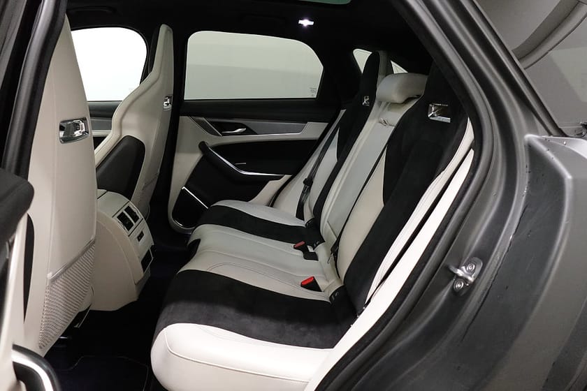 Bild 5 av Jaguar F-Pace SVR Panorama 360° HUD Meridian 550HK MOMS