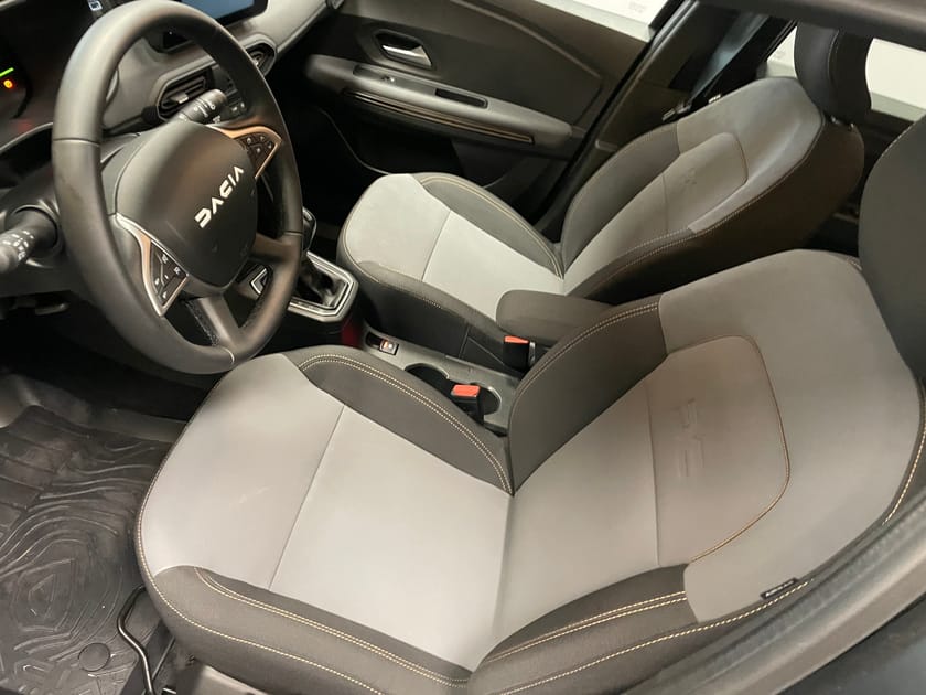 Bild 4 av Dacia Jogger 7-sätes HYBRID 140 extreme 7 platser