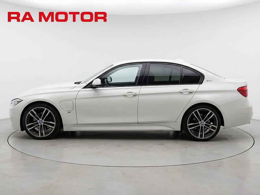 Bild 3 av BMW 330e Sedan 258hk M Sport PHEV | H/K| Läder | Navi |