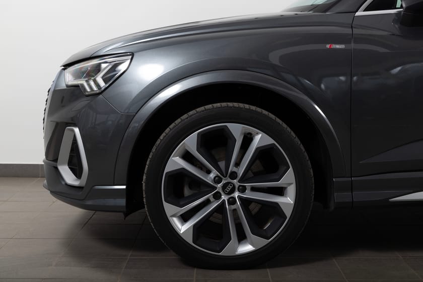 Bild 4 av Audi Q3 Sportback 45 TFSI quattro S Line Dragkrok / Cockpit