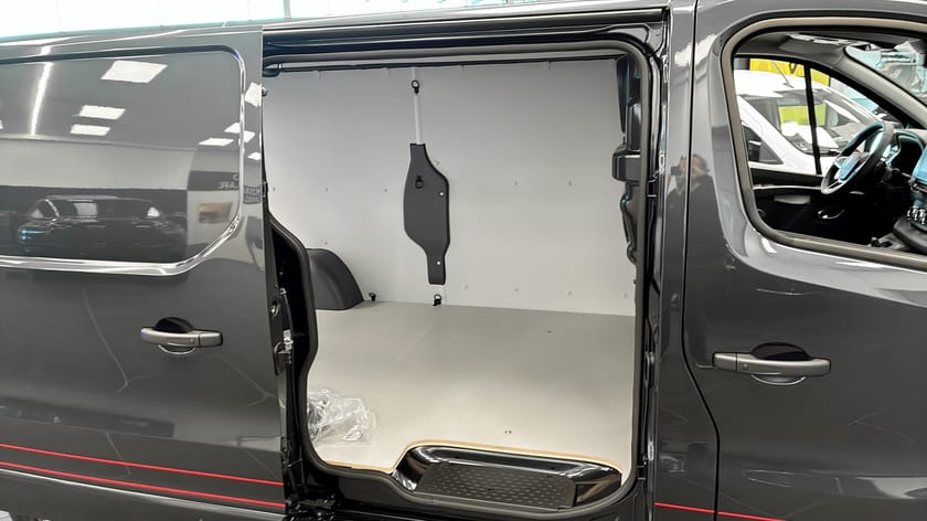 Bild 5 av Renault Trafic Skåpbil L2H1 RACING SPIRIT  DCI 170 AUTOMAT BVA9