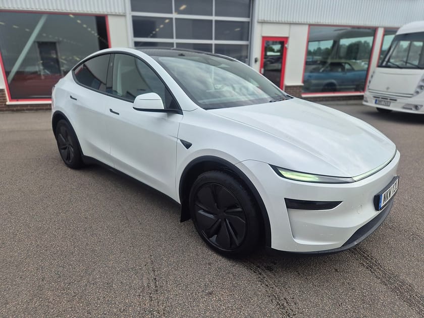 Bild 1 av Tesla Model Y Long Range AWD 514HK 4x4 Panorama Läder
