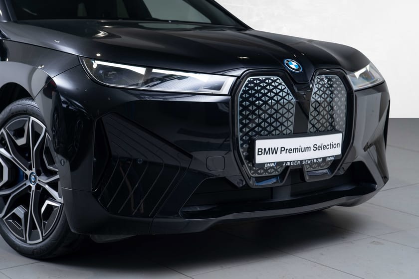 Bilde 2 av BMW iX xDrive40 Fully Charged Sportspakke Krok Pano A.Cruise