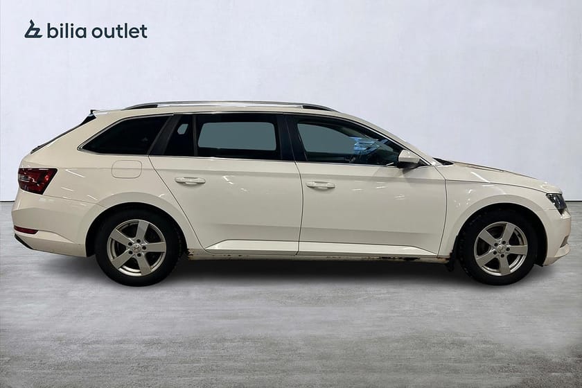Bild 4 av Škoda Superb Kombi Skoda 2.0 TDI Style 150hk Navi Carplay Drag Canton