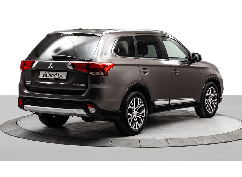 Bilde 4 av Mitsubishi Outlander INSTYLE+ - 4X4 - 7-SETER - AUTOMAT - SKINNINTERIØR